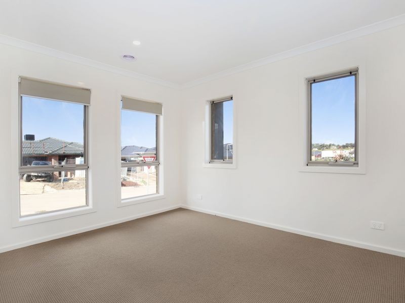 8 Raitt Grove, Mernda VIC 3754