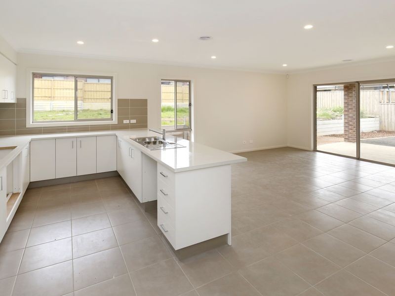 10 Bluejay Road, Doreen VIC 3754