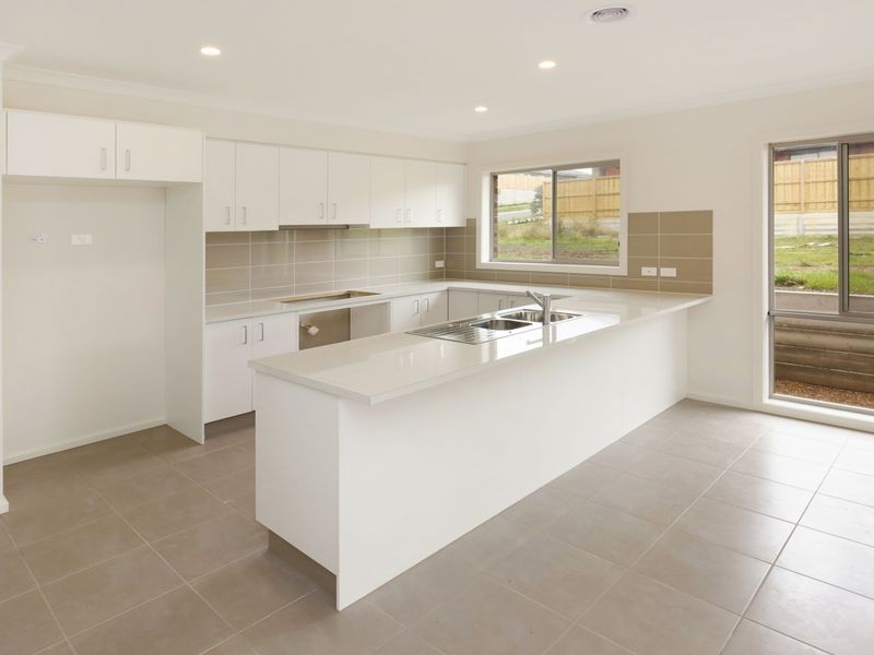 10 Bluejay Road, Doreen VIC 3754