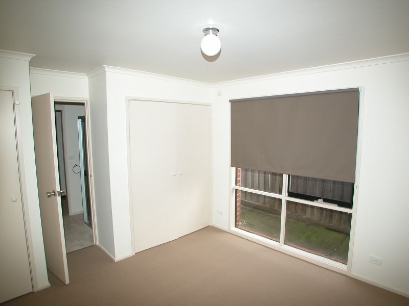 1/105 Hawkes Drive, Mill Park VIC 3082