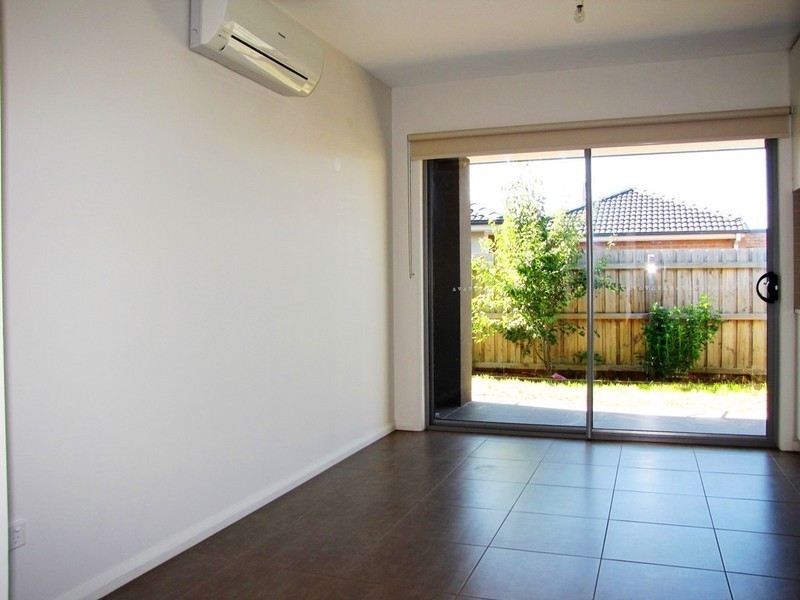 2/102 Alexander Avenue, Thomastown VIC 3074