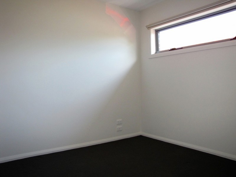 2/102 Alexander Avenue, Thomastown VIC 3074