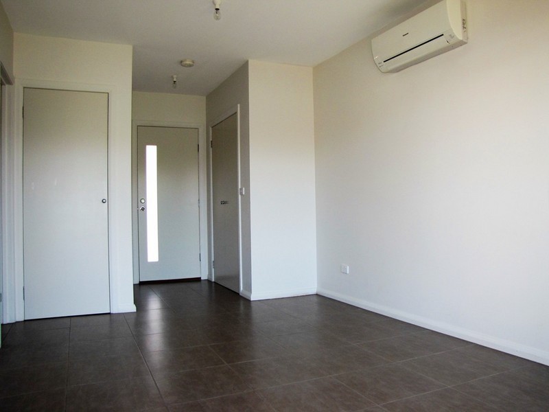 2/102 Alexander Avenue, Thomastown VIC 3074