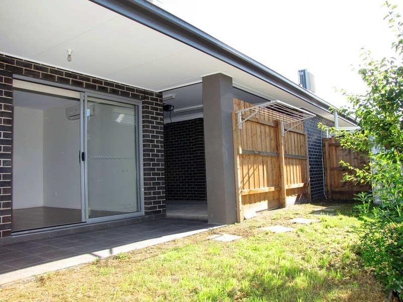 2/102 Alexander Avenue, Thomastown VIC 3074