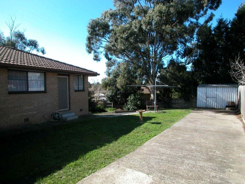 122 Redleap Avenue, Mill Park VIC 3082