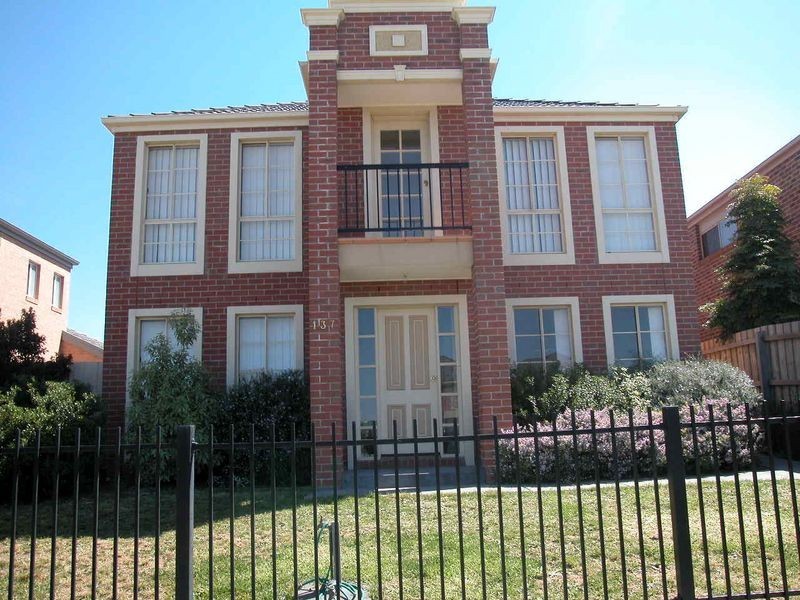 137 The Lakes Boulevard, South Morang VIC 3752