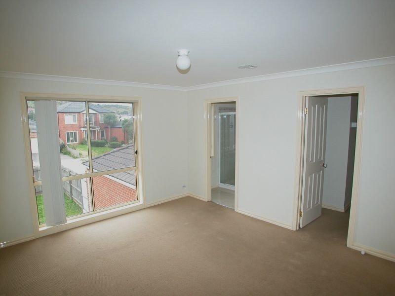 137 The Lakes Boulevard, South Morang VIC 3752