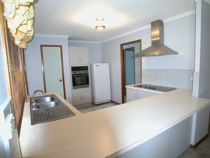 100 Garden Grove Drive, Mill Park VIC 3082