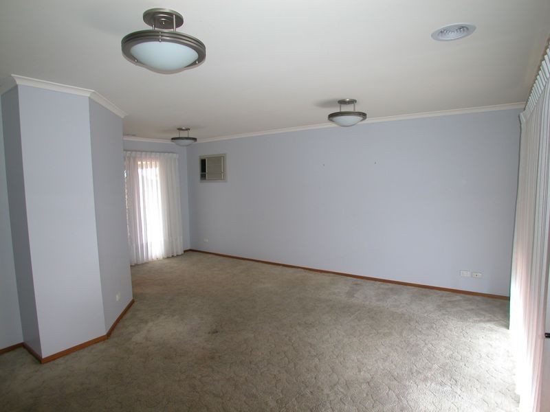 100 Garden Grove Drive, Mill Park VIC 3082