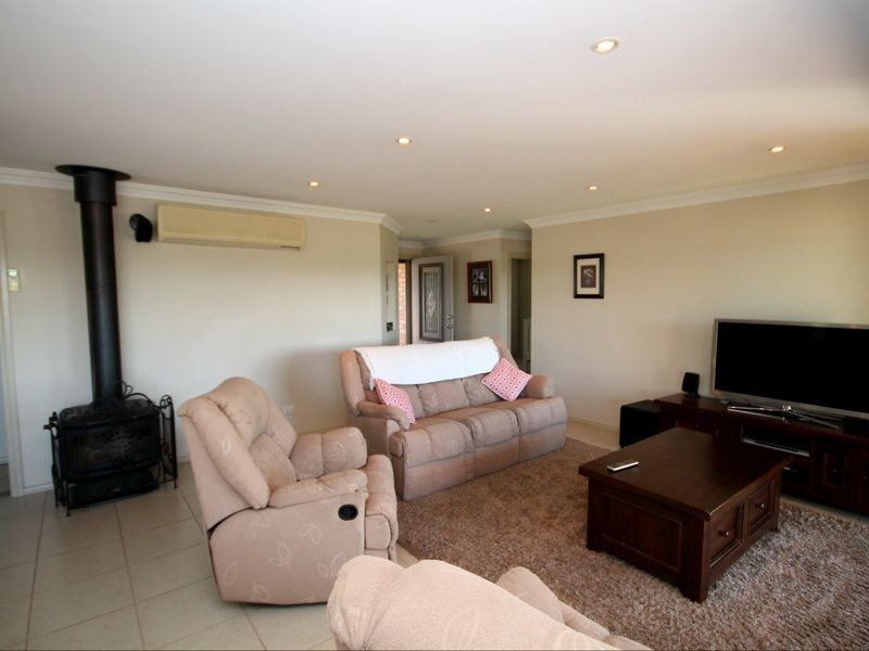 19 Brownleigh Vale Drive, Inverell NSW 2360