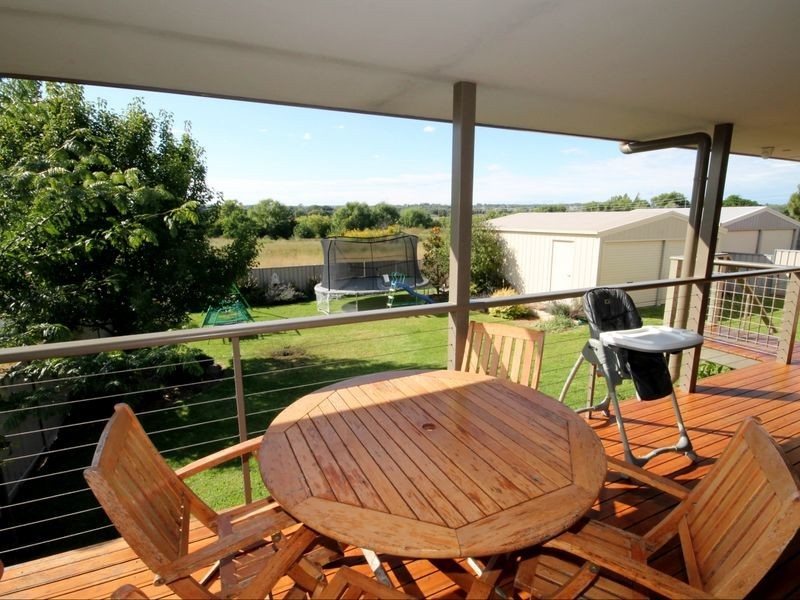 19 Brownleigh Vale Drive, Inverell NSW 2360