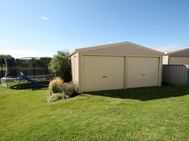 19 Brownleigh Vale Drive, Inverell NSW 2360
