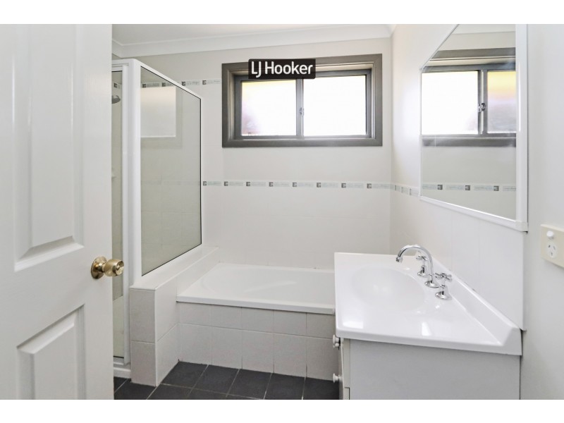 18 Lake Inverell Drive, Inverell NSW 2360