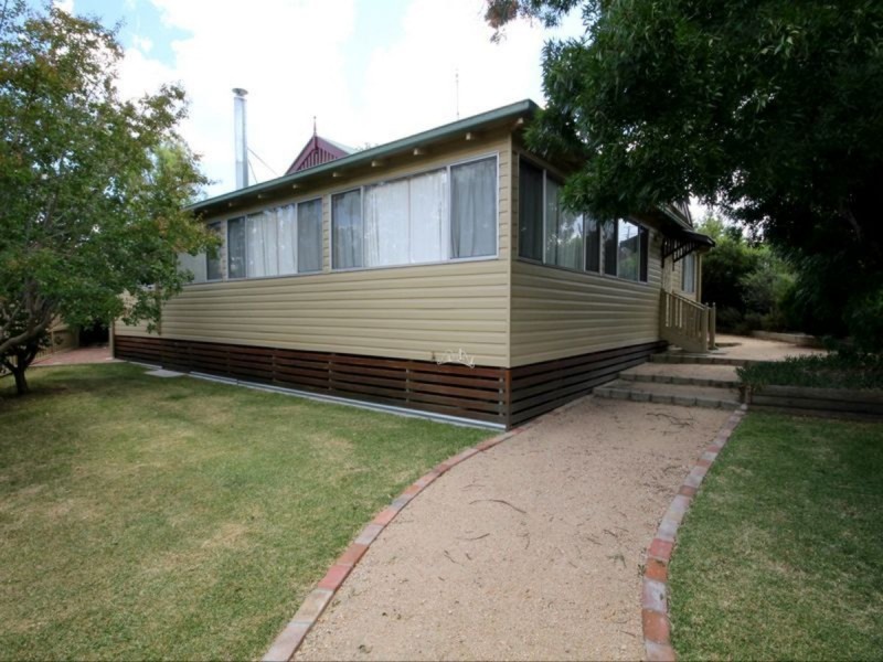 42 Warialda Road, Inverell NSW 2360