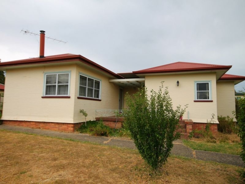 61 Clive Street, Inverell NSW 2360