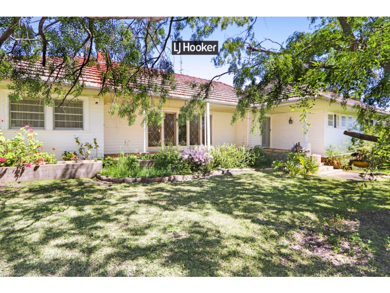 24 Leonard Street, Inverell NSW 2360