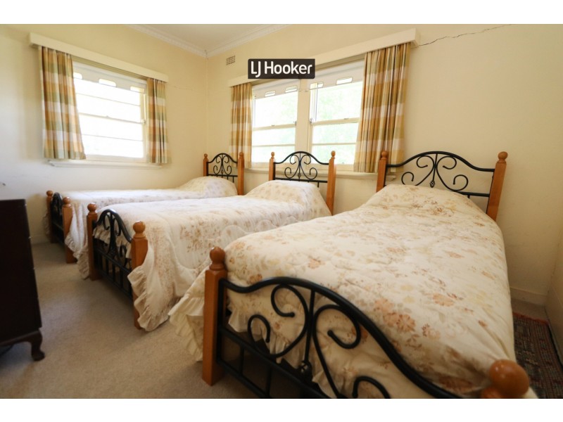 24 Leonard Street, Inverell NSW 2360