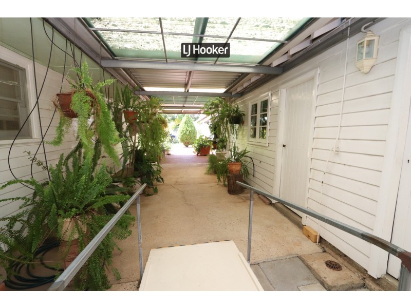 24 Leonard Street, Inverell NSW 2360