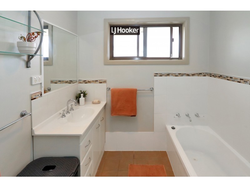 16 Kingfisher Drive, Inverell NSW 2360