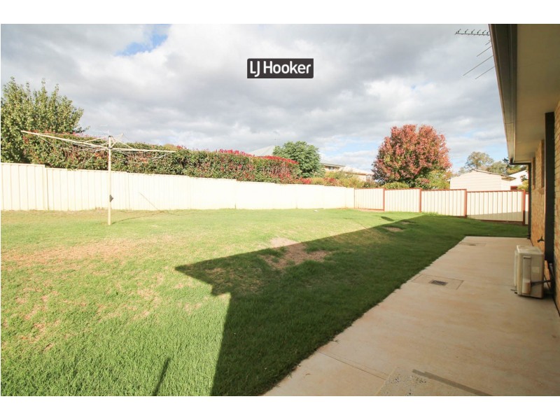 1 Currawong Place, Inverell NSW 2360