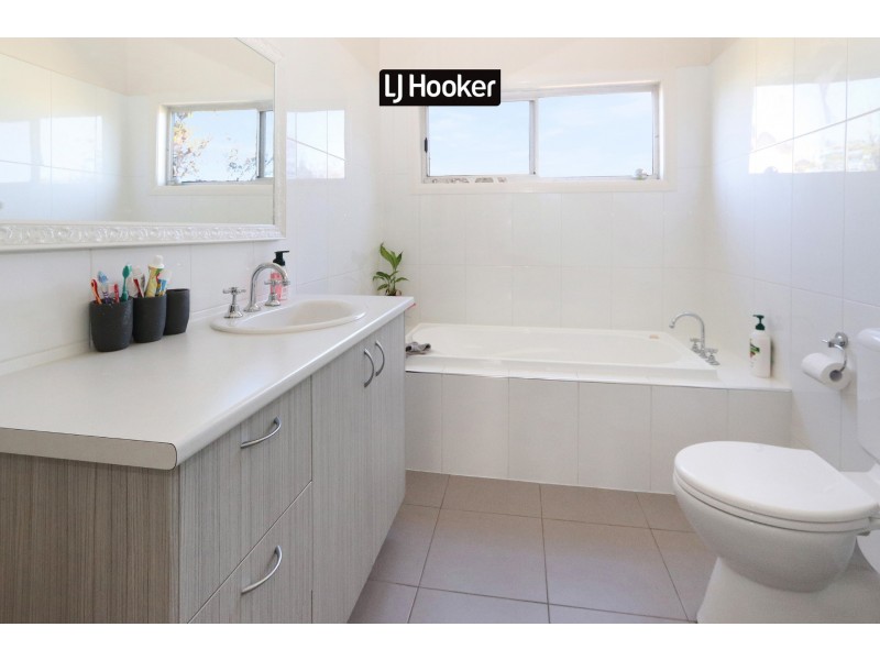 64 Granville Street, Inverell NSW 2360