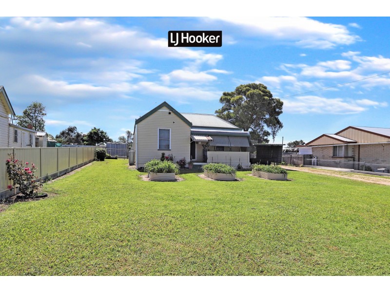 7 Stirling Street, Inverell NSW 2360