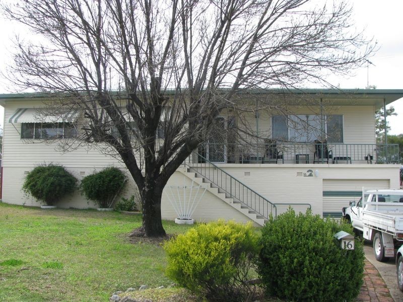 16 Carlyle Street, Inverell NSW 2360