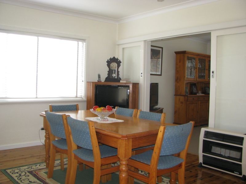 16 Carlyle Street, Inverell NSW 2360