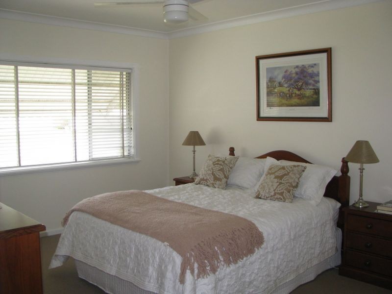 16 Carlyle Street, Inverell NSW 2360