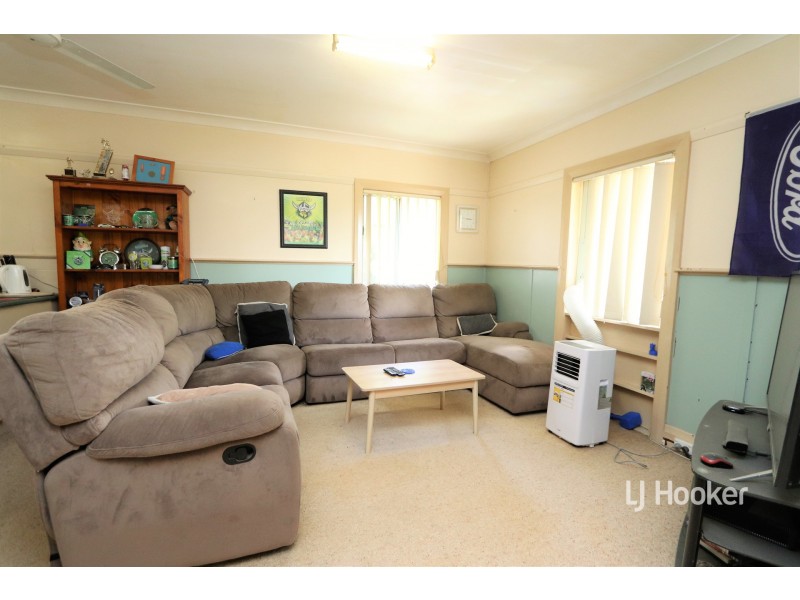 12 Rosslyn Street, Inverell NSW 2360
