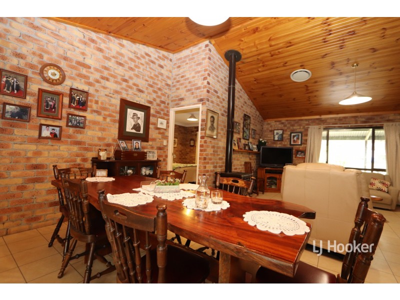 83 Ditzells Drive, Inverell NSW 2360