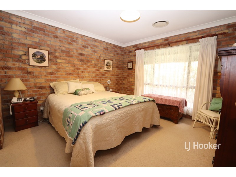 83 Ditzells Drive, Inverell NSW 2360