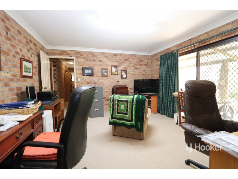 83 Ditzells Drive, Inverell NSW 2360