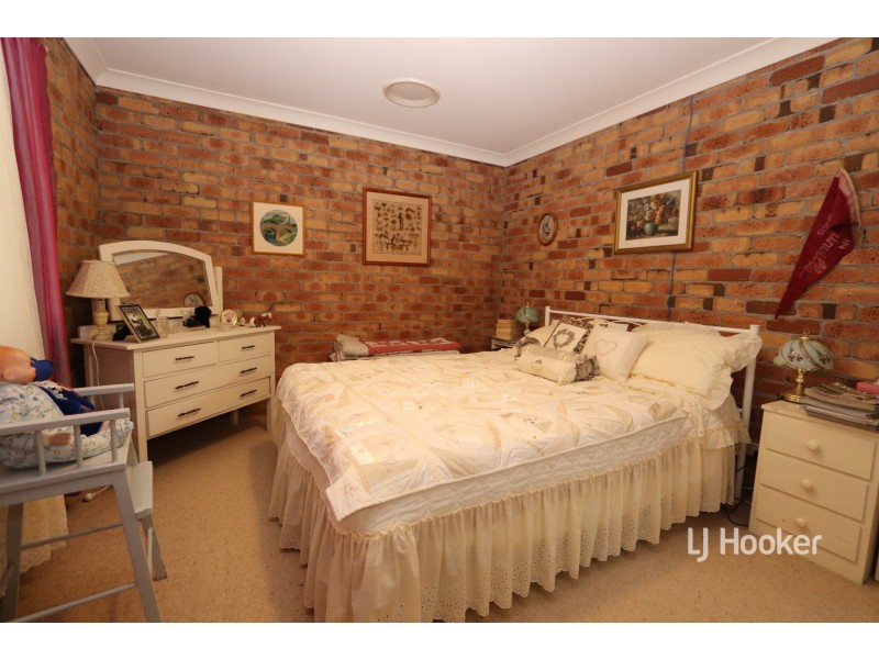 83 Ditzells Drive, Inverell NSW 2360