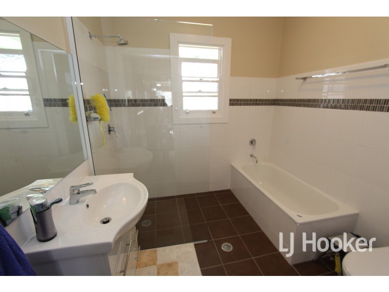 12 Leonard Street, Inverell NSW 2360