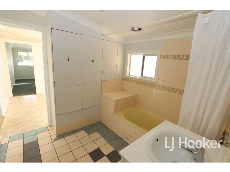 8 Cameron Street, Inverell NSW 2360