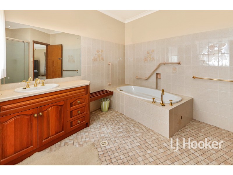 74 Lewin Street, Inverell NSW 2360