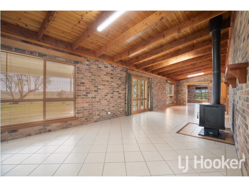 142 Toms Drive, Inverell NSW 2360