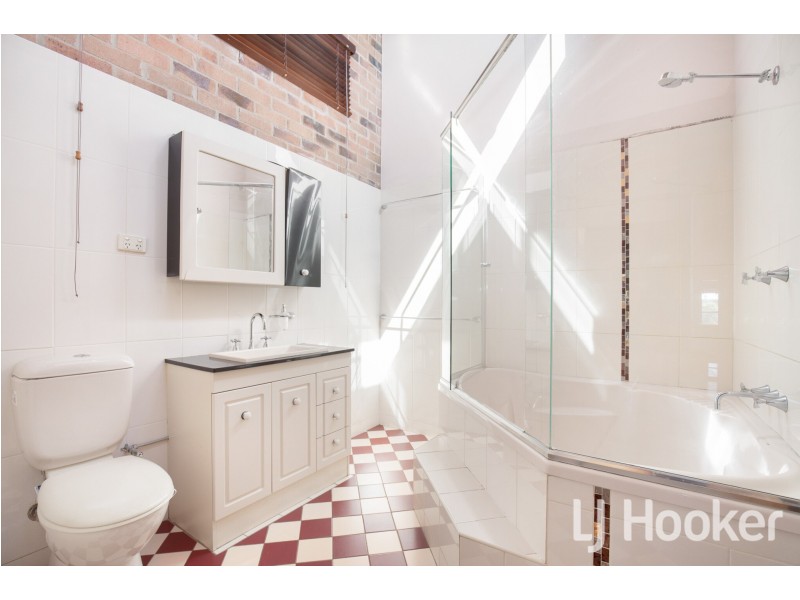 142 Toms Drive, Inverell NSW 2360