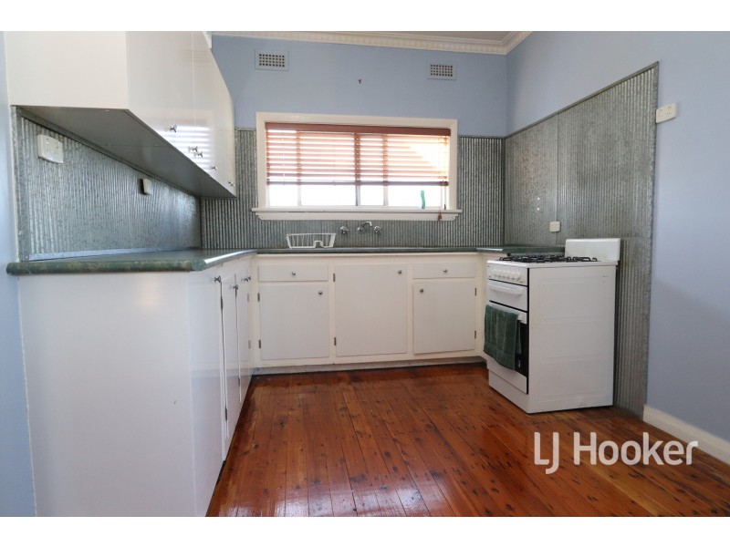 64 Bennett Street, Inverell NSW 2360