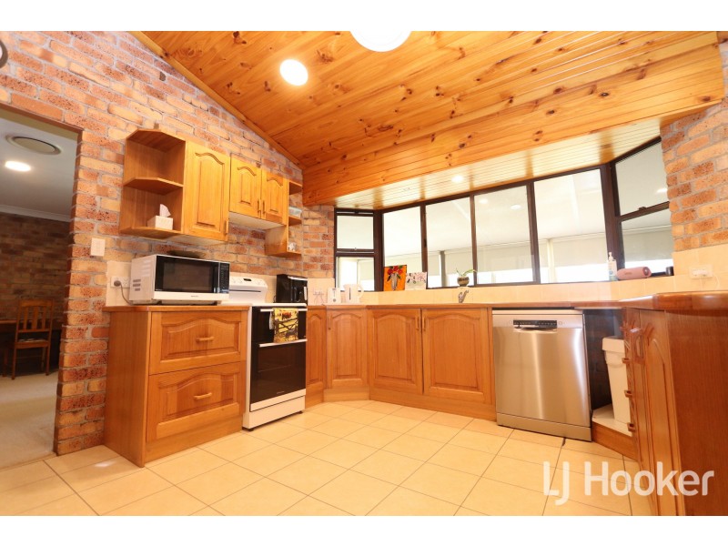 83 Ditzells Drive, Inverell NSW 2360