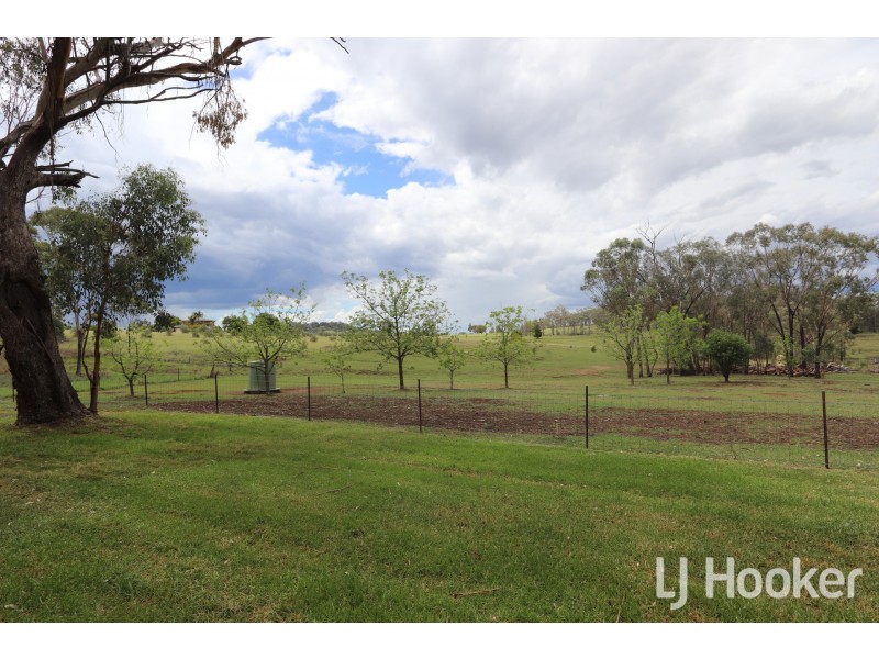 83 Ditzells Drive, Inverell NSW 2360