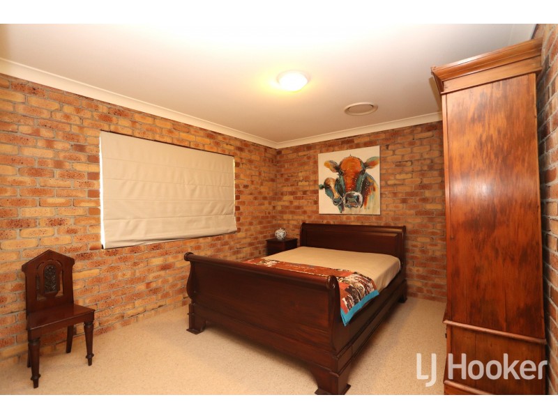 83 Ditzells Drive, Inverell NSW 2360