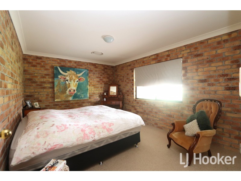 83 Ditzells Drive, Inverell NSW 2360