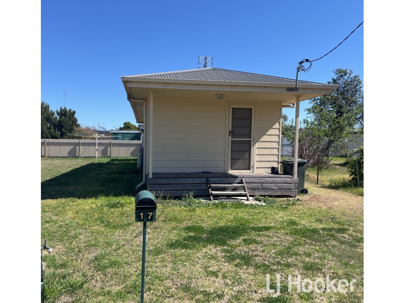 17 Albury Street Street, Inverell NSW 2360