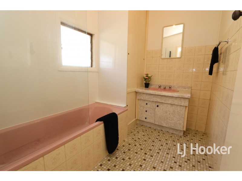 24 Wood Street, Gilgai NSW 2360