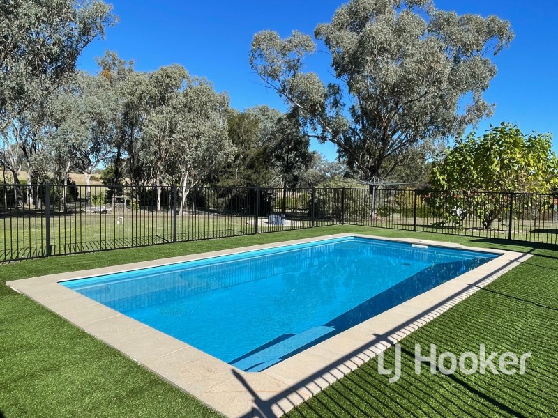 36 Bimbadeen Drive, Inverell NSW 2360