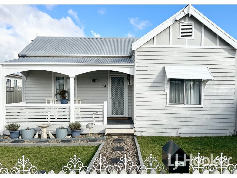 24 Medora Street, Inverell NSW 2360