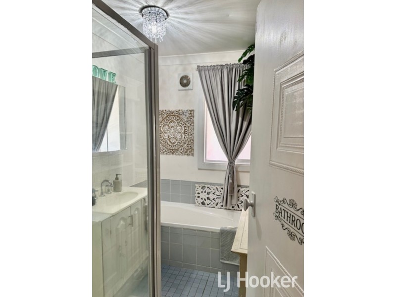 24 Medora Street, Inverell NSW 2360