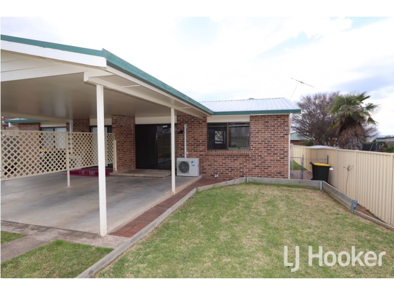 2/135 Warialda Road, Inverell NSW 2360